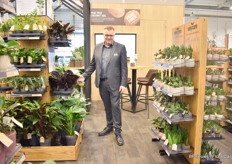 Claus Feldborg of EasyCare presenting their two shop displays.